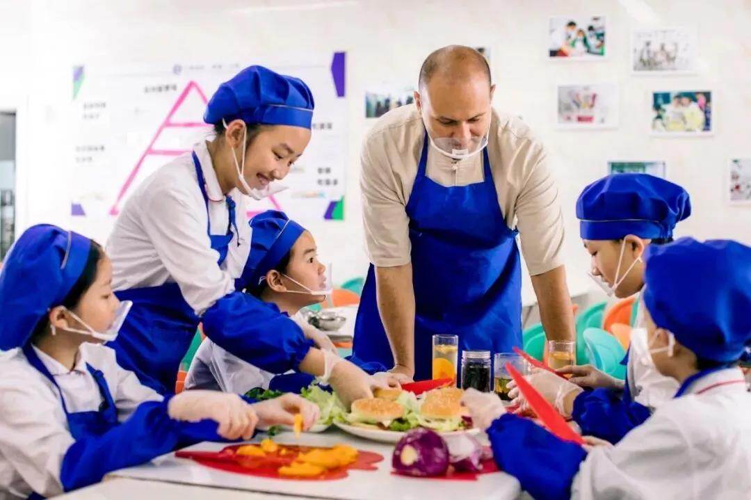中黄外国语小学简介