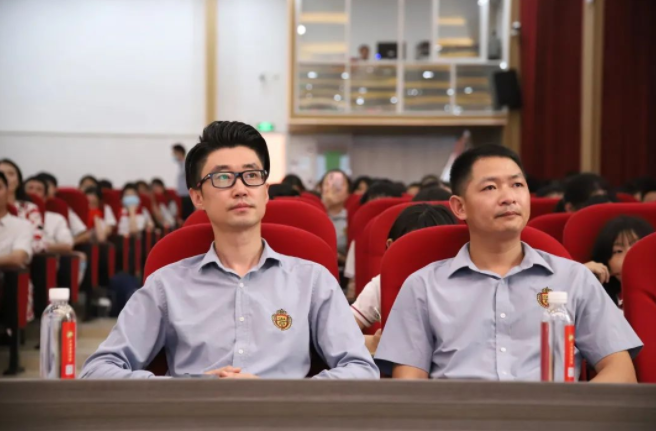 深圳市罗湖区华美外国语学校