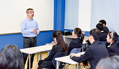 大学教授云集