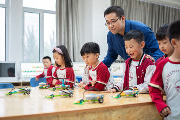快乐、健康、诚信、进取