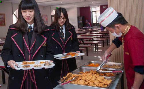校园食堂